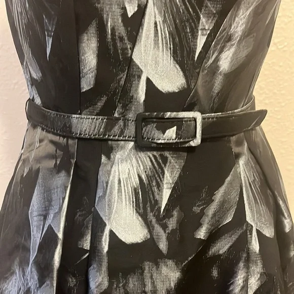 NWT White House Black Market Strapless Feather-Print Dress‎ Size 4